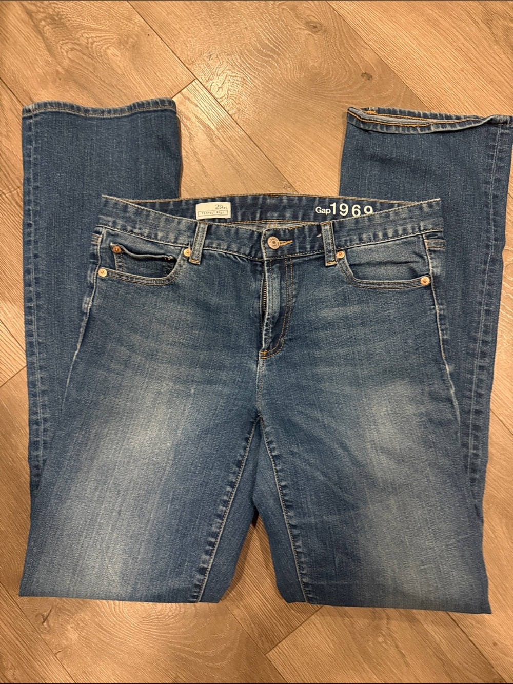 GAP Women's Straight Leg Jeans in Faded Blue Wash